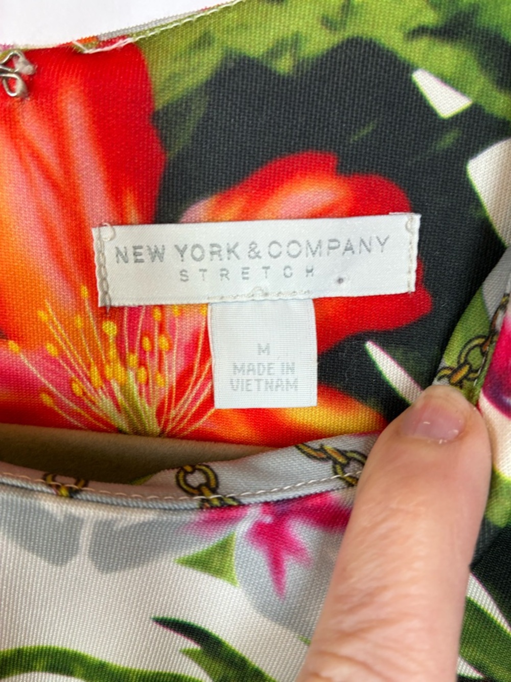 New York & Company NWT Stretch Dress Medium Tropical Floral Bodycon Sleeveless - Picture 3 of 6